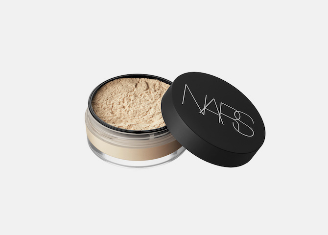 Soft Velvet Pressed Powder от NARS, 3 049 руб.